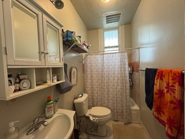 Building Photo - 26 Conklin St