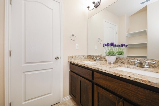 Building Photo - 5609 Montevista Dr