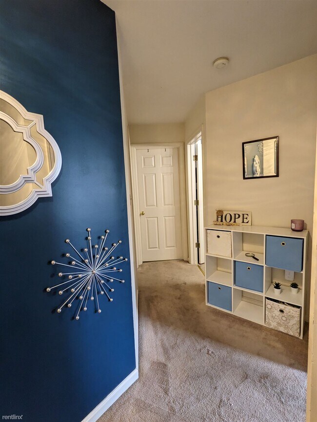 Building Photo - 3 br, 1.5 bath Townhome - 767 Knoll Drive