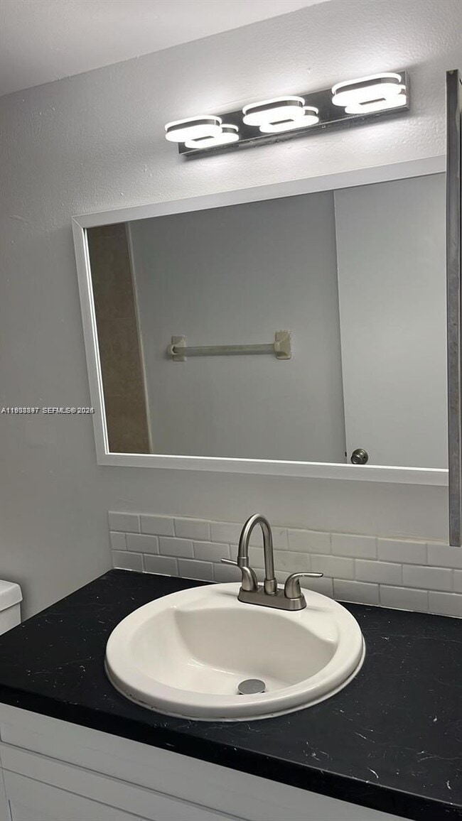 Building Photo - 2042 NW 43 Terrace