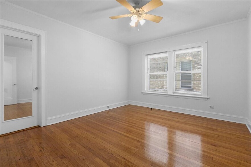 Building Photo - 811 Dobson St