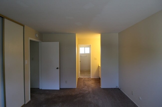 Building Photo - Concord 3 bedroom 2 bath new carpet, new paint,  home in quiet neighborhood!