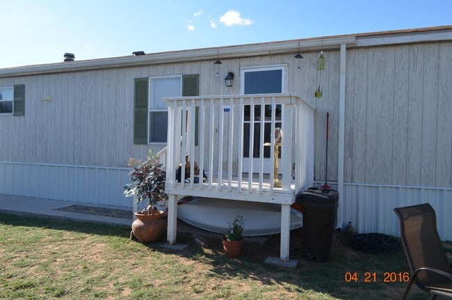 Building Photo - 1105 N Lamesa Rd