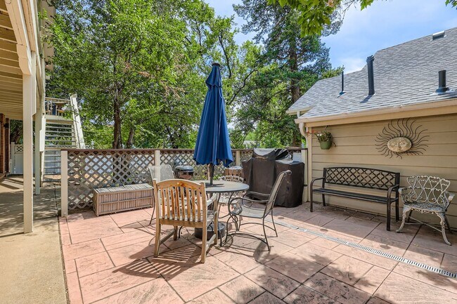 Building Photo - Cozy 2 bed/1 bath in Central Boulder with ...