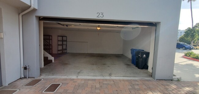 Garage - 5350 Playa Vista Dr