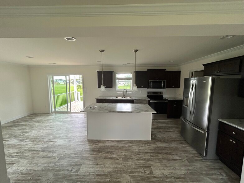 Kitchen dining room - 54 Bay Lake Dr