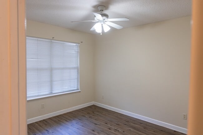 Building Photo - 252 Windridge Dr