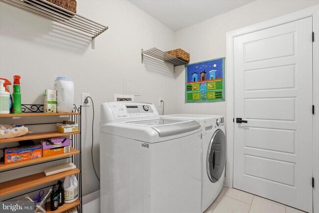 Building Photo - 159 Green Ln