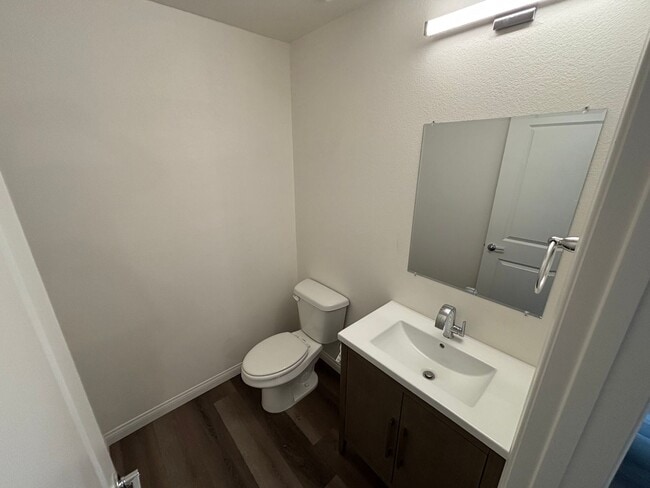 Building Photo - Beautiful 3Bed/3Bath Townhome located in Enterprise/Southern Highlands–Southwest Henderson border...