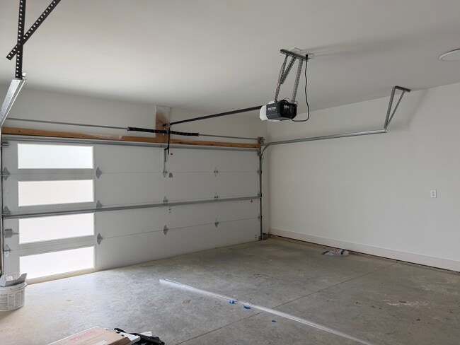 Building Photo - 105 Hart Ln