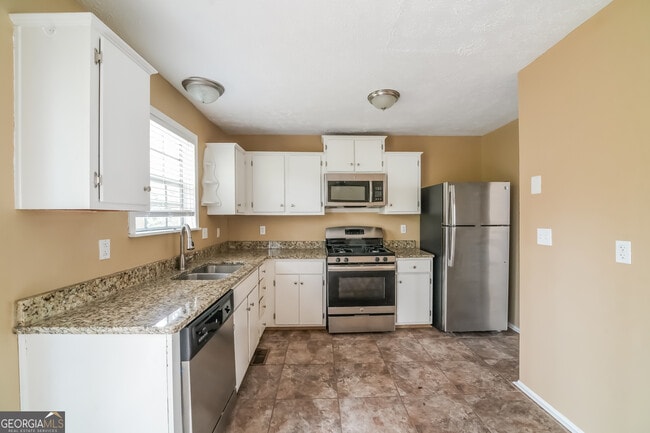 Building Photo - 850 Highland Terrace NE