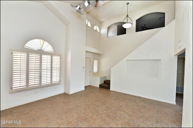 Building Photo - 6372 Franklin Ridge Dr