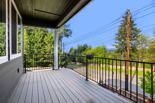 Building Photo - 8516 SW Hamilton Ter