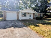 Building Photo - 2436 Thoroughbred Dr