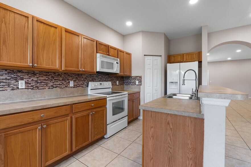 Building Photo - 3051 Grandiflora Dr