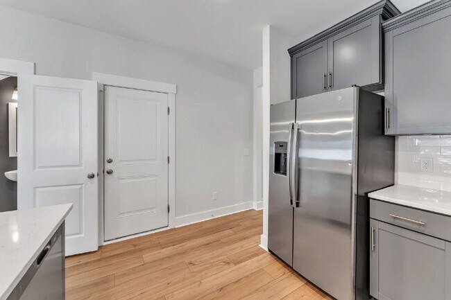 Building Photo - Elegant 3 Bed / 2.5 Bath Luxury Townhome + Bonus Room in Indigo Pointe with Main-Level Primary Su...