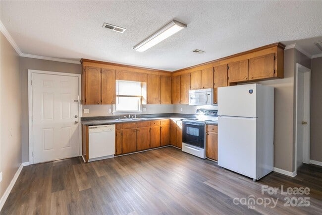 Building Photo - 424 S 4th St