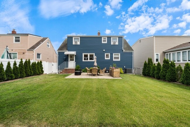 Building Photo - 47 Blondel Dr