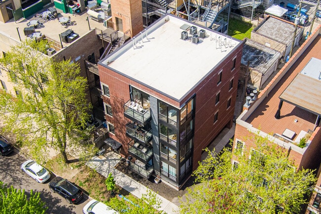Building Photo - 3710 N Kenmore Ave