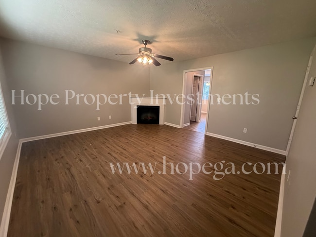 Building Photo - 5 E Newnan Rd