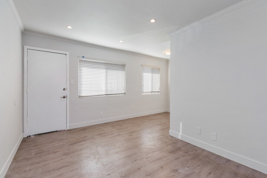 Building Photo - 2895 W 11th St