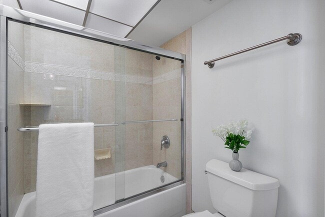 Building Photo - 9 Royal Palm Way