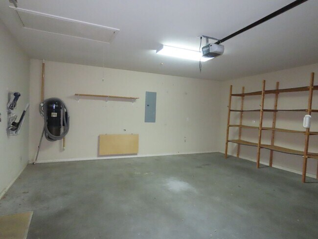 Building Photo - Chapel Hill ISD- Newly Update 3 Bedroom 2 ...