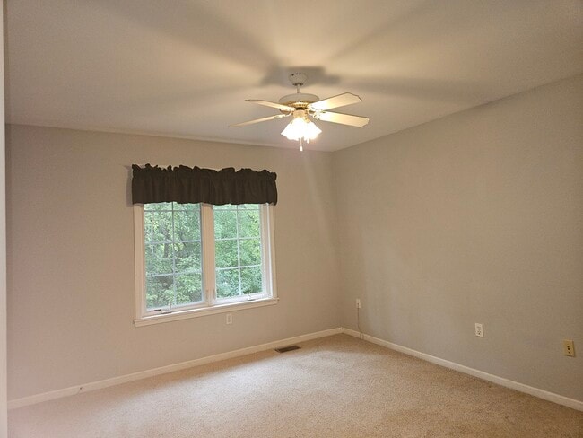 Building Photo - 688 Fox Hollow Ct