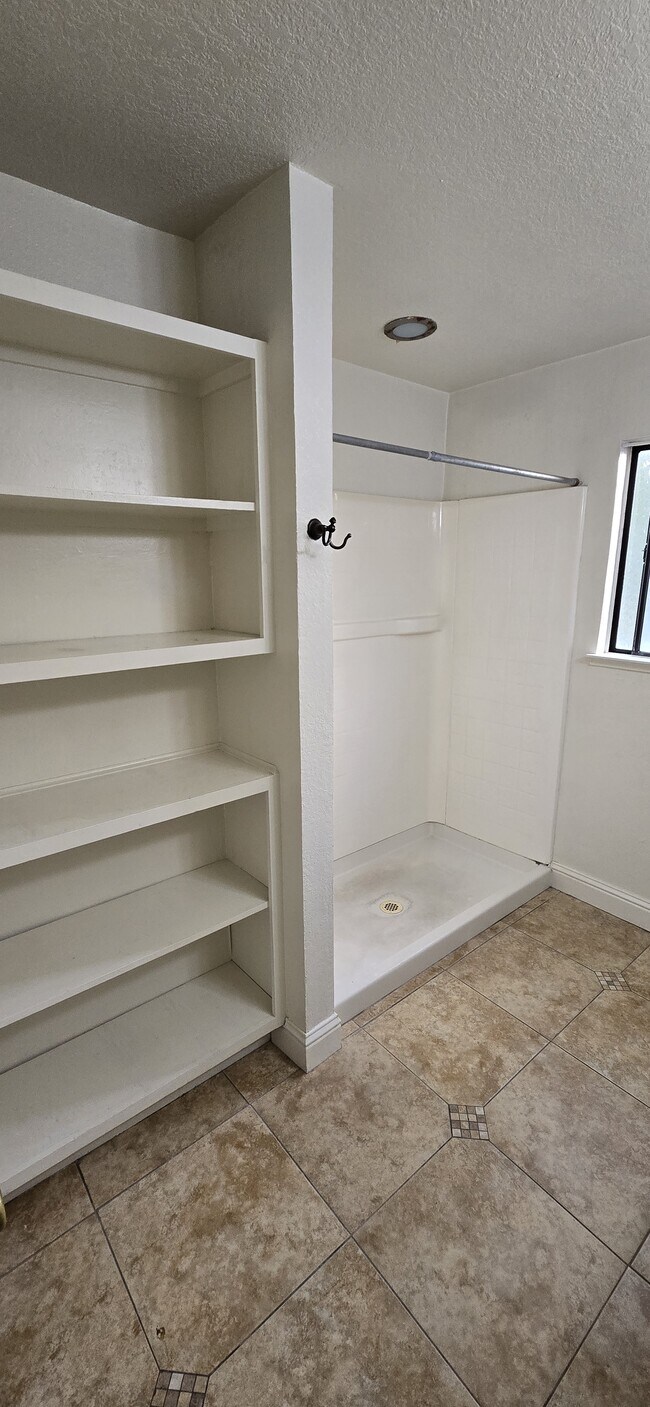 Building Photo - 2611 Westberry Dr