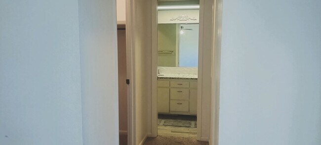 Building Photo - 3 Bed 2 Bath Home!
