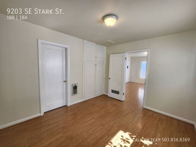 Building Photo - Cozy 1-Bedroom Duplex with Parking & Share...