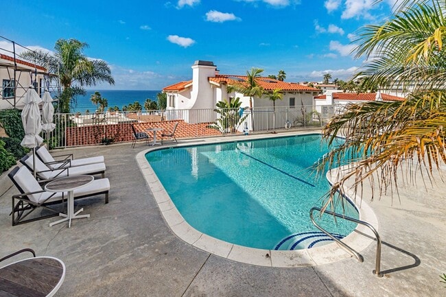 Building Photo - Ocean view Studio