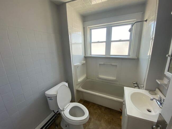 Building Photo - 2 bedroom house for rent