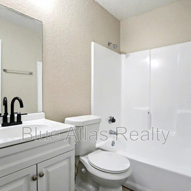 Building Photo - 5519 Wellesley Ave