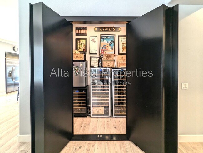 Building Photo - 9129 White Alder Ct