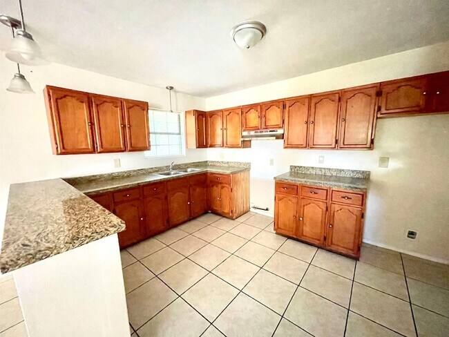 Building Photo - 231 Malaga Dr