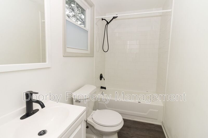 Building Photo - 2304 Chamberlain Ave.