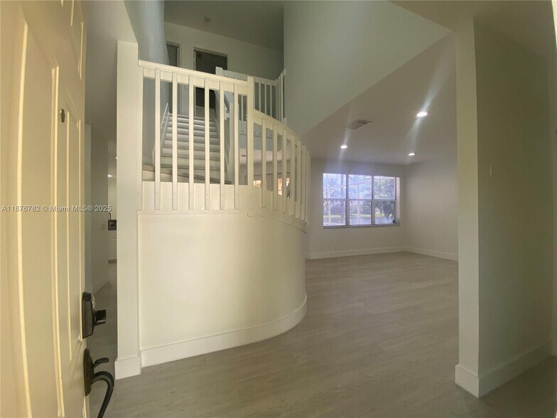 Building Photo - 241 E Bayridge Dr