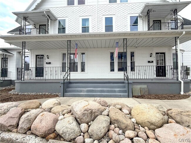 Building Photo - 1015 White Pl