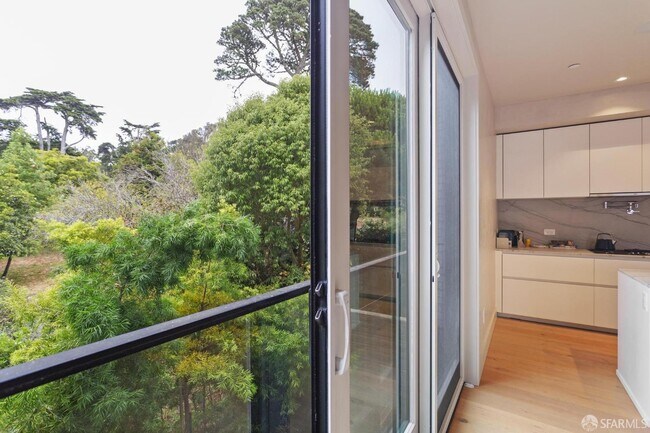 Building Photo - 754 Lake St