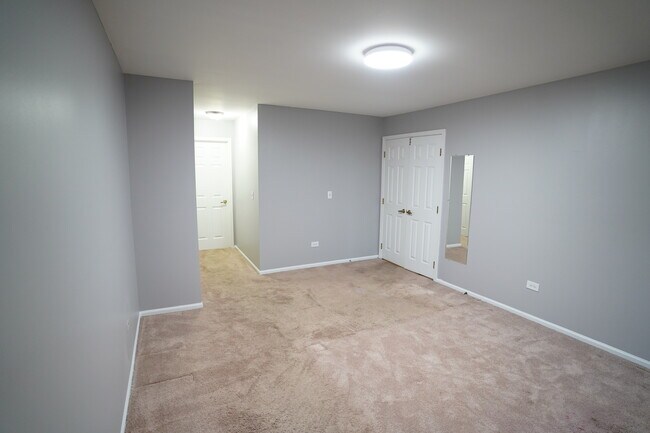 Building Photo - 361 Farnsworth Ct