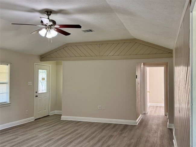 Building Photo - 827 Becker St