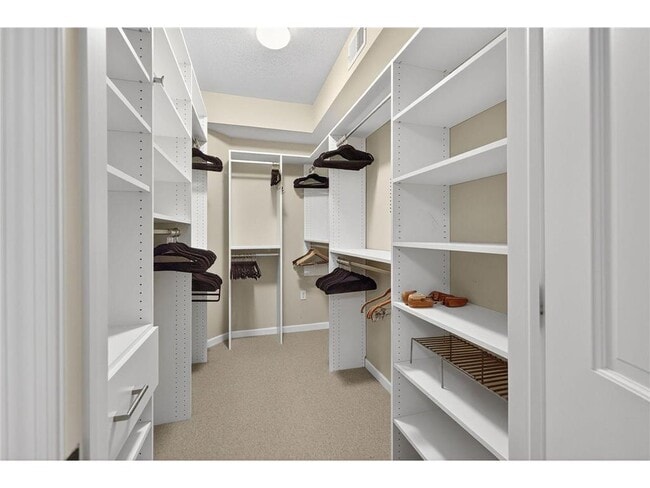 Building Photo - 5250 Grandview Square