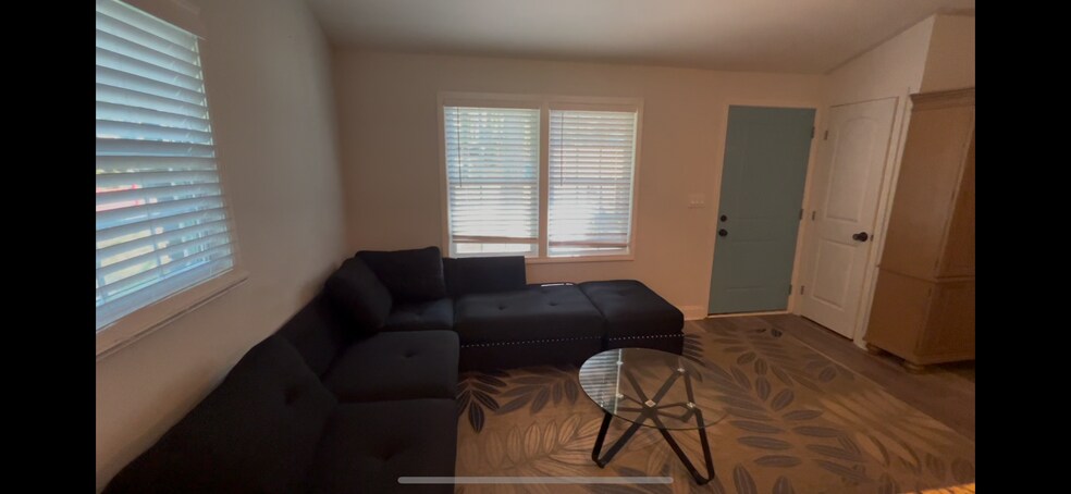 Building Photo - Room in Duplex on Cedar Ave NW