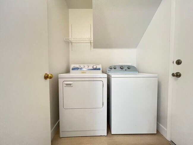 Building Photo - 10001 Dove Ridge Dr