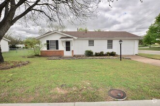 Building Photo - FOR LEASE! Cute 3 BR - 1 BA Frame Home wit...