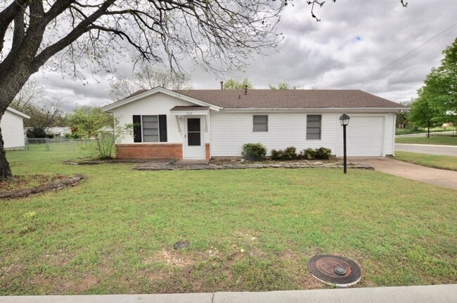 Primary Photo - FOR LEASE! Cute 3 BR - 1 BA Frame Home wit...