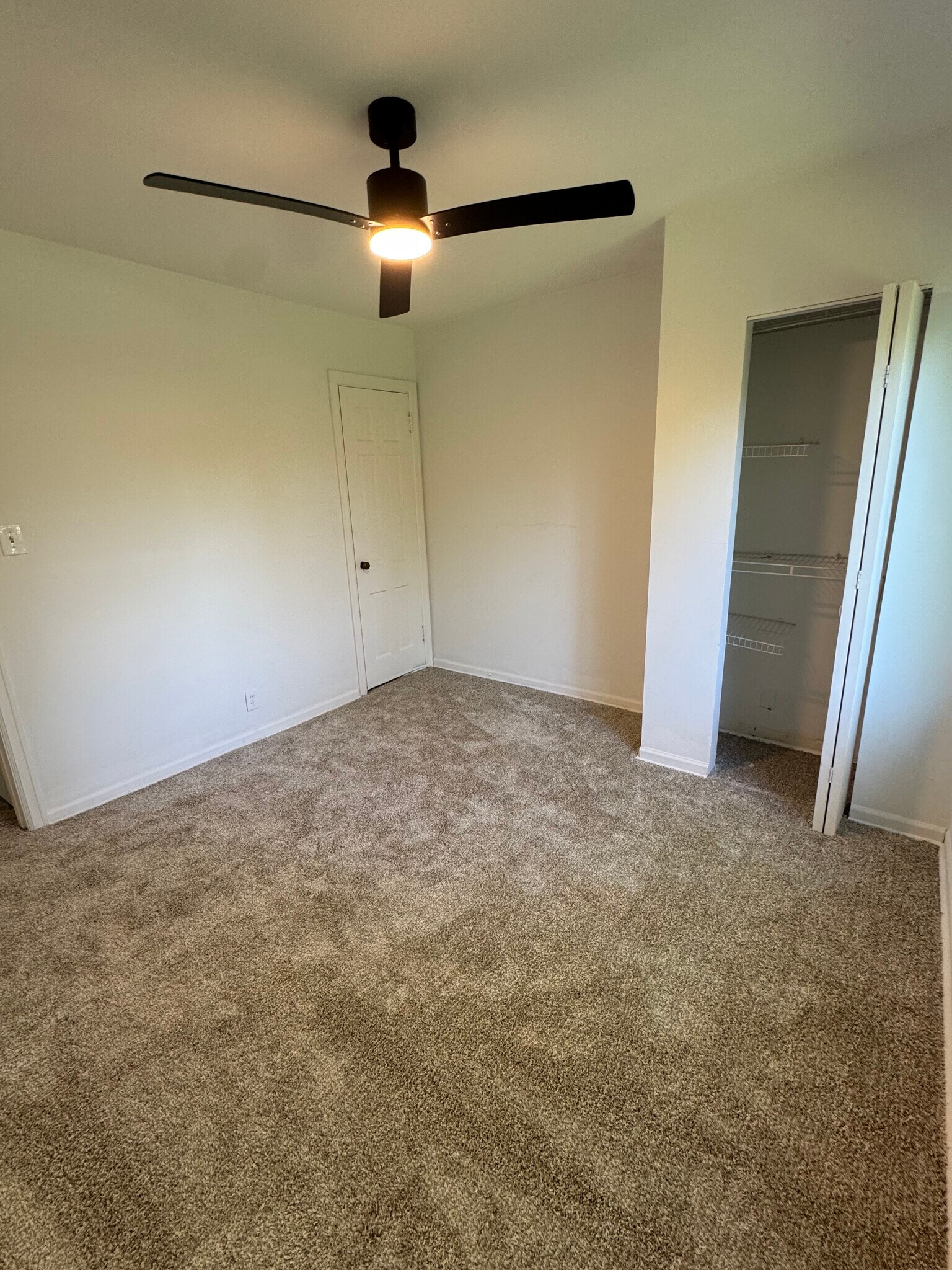 Building Photo - 4209 Oakridge Dr