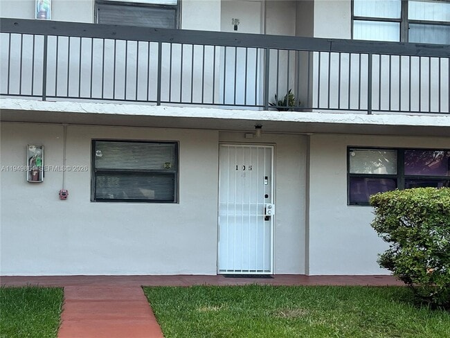 Building Photo - 8879A Fontainebleau Blvd