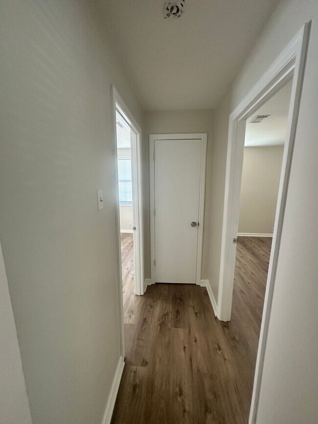 Building Photo - Charming home Close to VSU